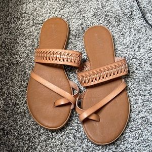 Universal thread sandals